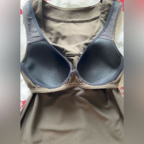 Athleta 34B Inner Strength Tank Top Build in Bra Olive Green - Picture 4 of 6